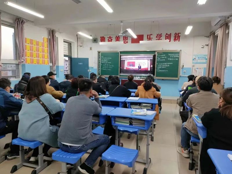 家校共育 筑梦前行——新乡十中“一校三区”2022—2023学年家长学校（一）