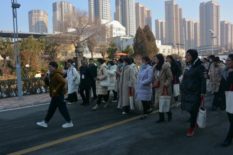 大鹏扶摇九万里 潜心教研促奋起