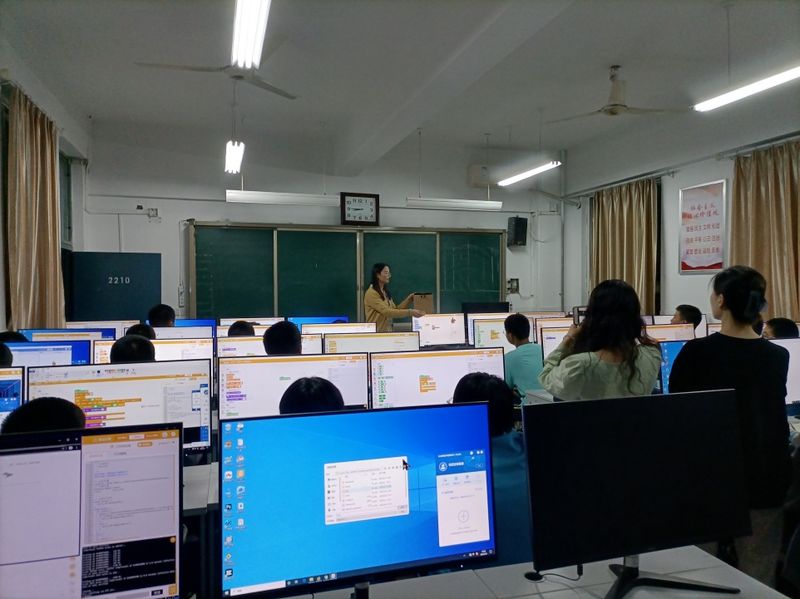 《制作感应垃圾桶》——新乡市第十中学科教组科学教育优秀课例展评（四）